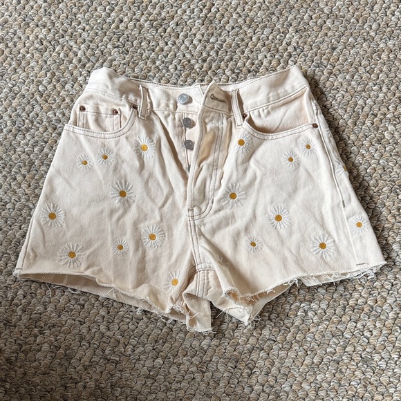 PacSun Pants - PacSun Ultra High-Rise Cream Floral Denim Shorts Size 24 Good condition